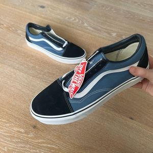 Low Rise Navy Vans “Old Skool”